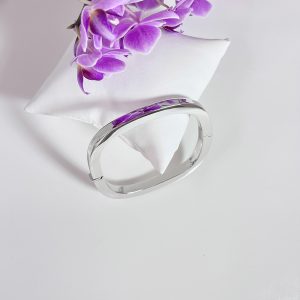 18KT WHITE GOLD SQUARE BANGLE 6.0MM